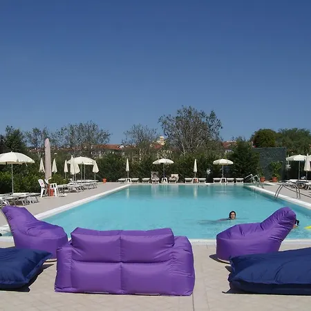 Appart hôtel Cleo 4*